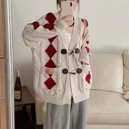 Women's chunky knit cardigan with romantic diamond pattern and decorative wooden buttons NOVAE