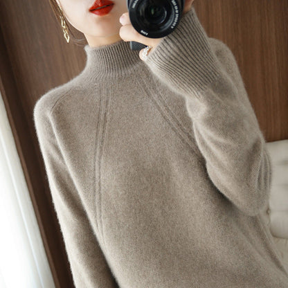 Women's cozy roll-neck sweater made of fine material with a relaxed fit NOVAE