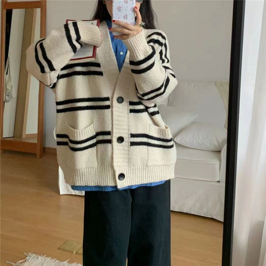 Women's chunky knit cardigan with wide turn-up and decorative button details NOVAE