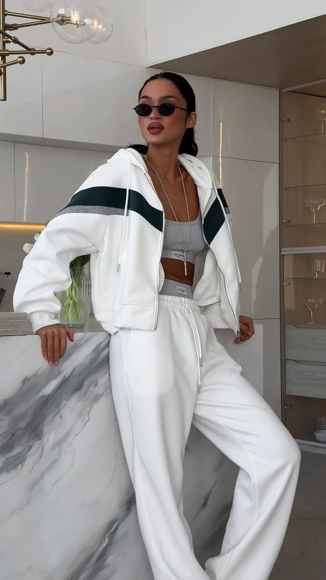 Women's sporty jogging suit set with a modern cut and trendy accents NOVAE