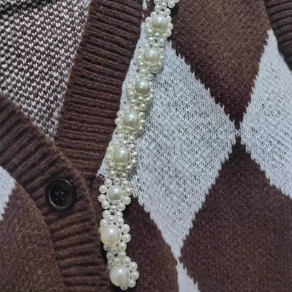 Women's knitted vest with a modern diamond pattern and elegant button detail NOVAE