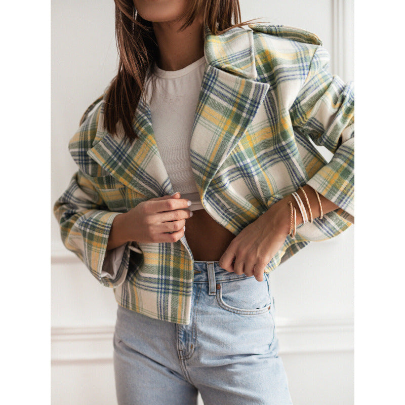 Women's short jacket in a modern check pattern with a flattering cut NOVAE