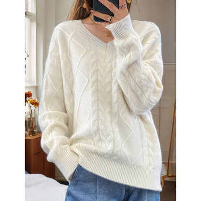 Women's Elegant Knit Sweater with Detailed Cable Pattern NOVAE