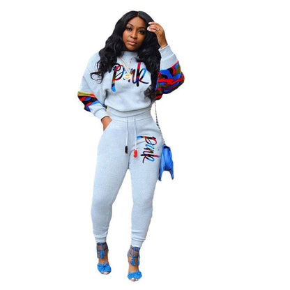 Women's sporty sweatshirt set with colorful camouflage details and a comfortable cut NOVAE