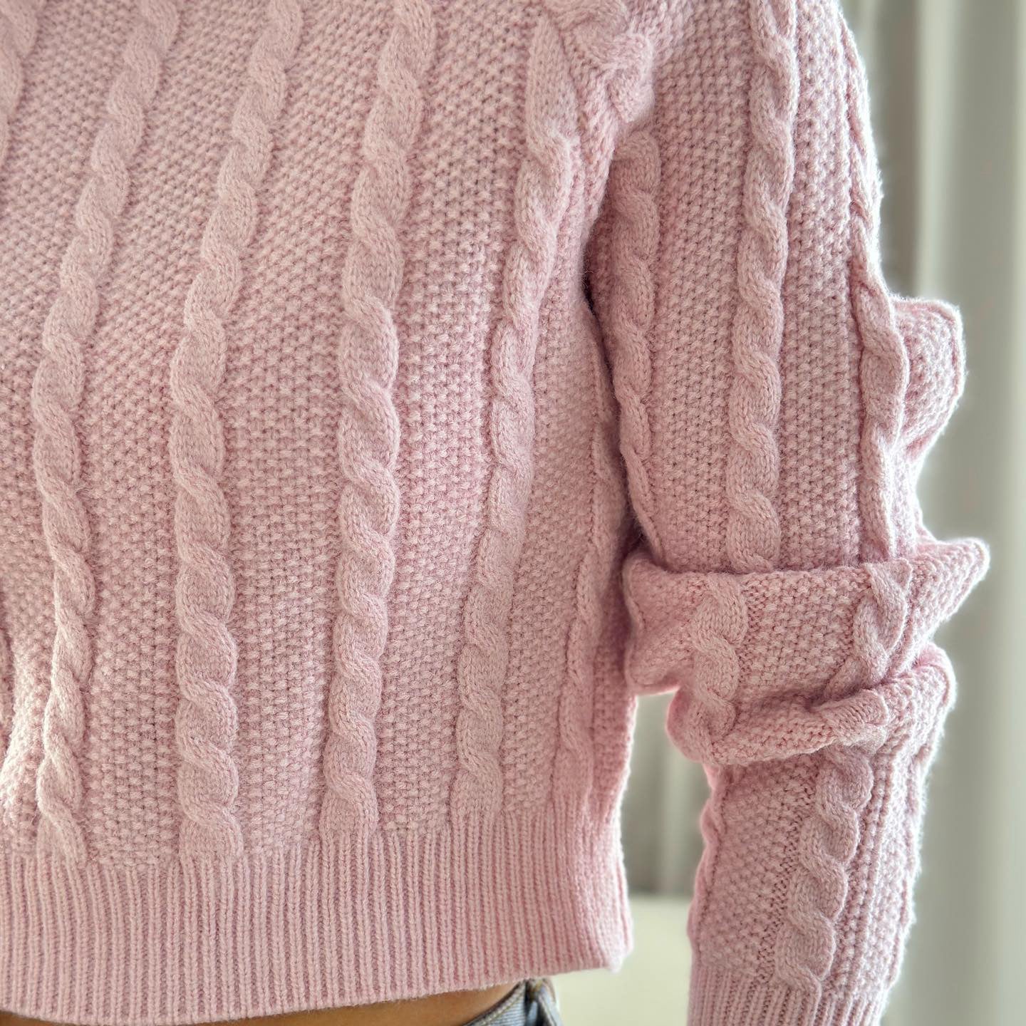 Women's cable-knit sweater with a relaxed fit NOVAE