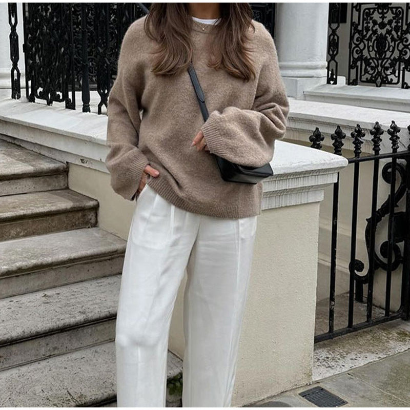 Women's fashionable shoulder bag in a minimalist design NOVAE