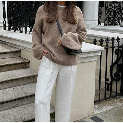 Women's fashionable shoulder bag in a minimalist design NOVAE