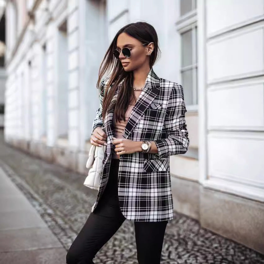 Women's checked blazer with a tailored cut and fashionable details NOVAE