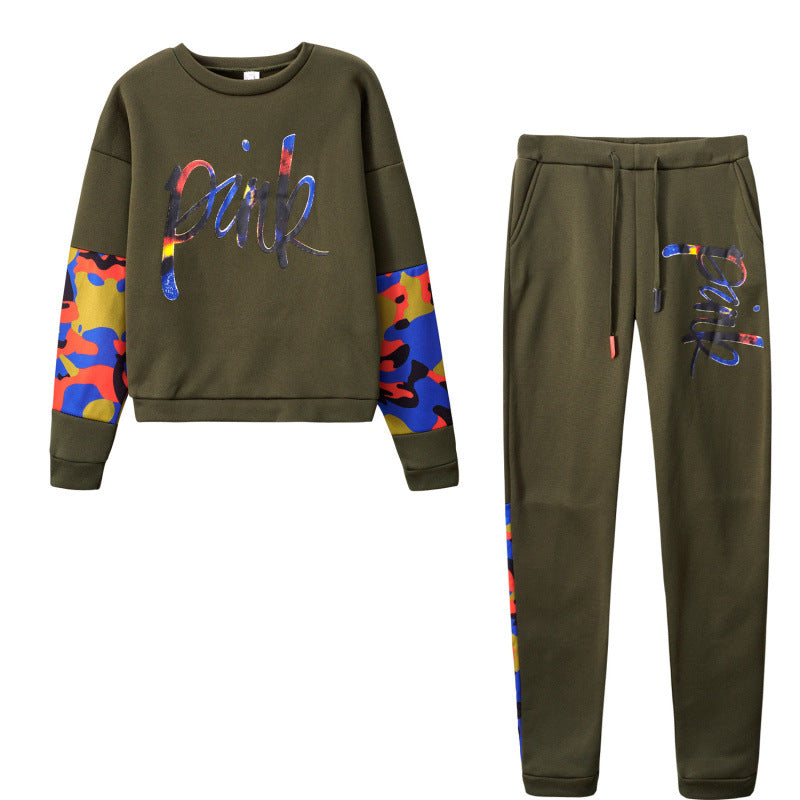 Women's sporty sweatshirt set with colorful camouflage details and a comfortable cut NOVAE