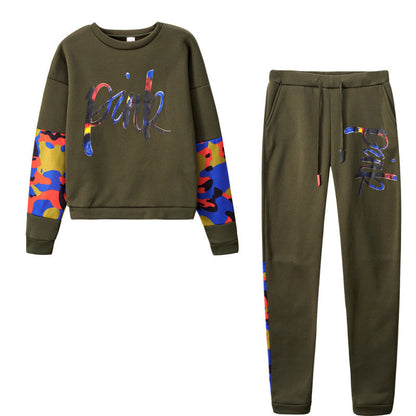 Women's sporty sweatshirt set with colorful camouflage details and a comfortable cut NOVAE