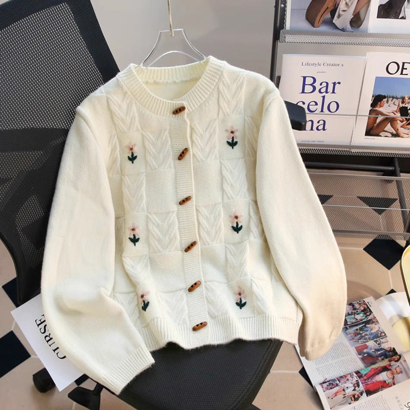 Women's cardigan with floral cable pattern and wooden buttons NOVAE