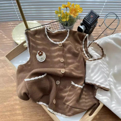 Women's knitted vest with contrasting details and pockets NOVAE