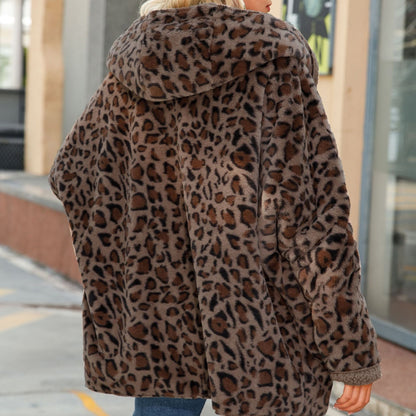 Women's plush jacket in a modern leopard print with hood and large pockets NOVAE