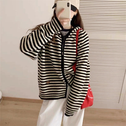 Women's striped hooded jacket with practical zipper and side pockets NOVAE
