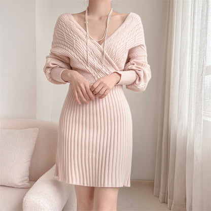 Women's Elegant Knit Dress with V-Neck and Textured Top NOVAE