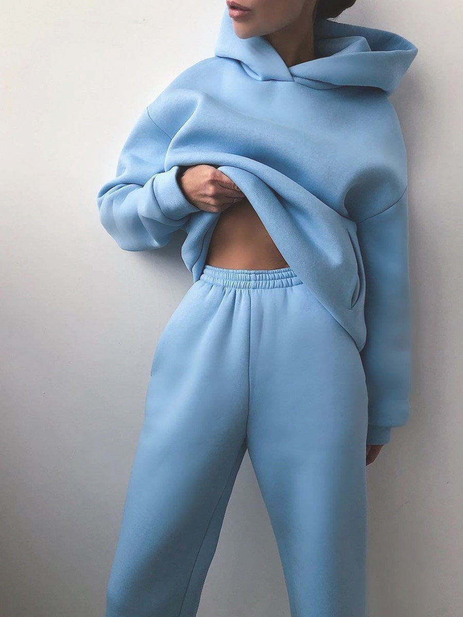 Women's sporty loungewear set with oversized hoodie and comfortable jogging pants NOVAE