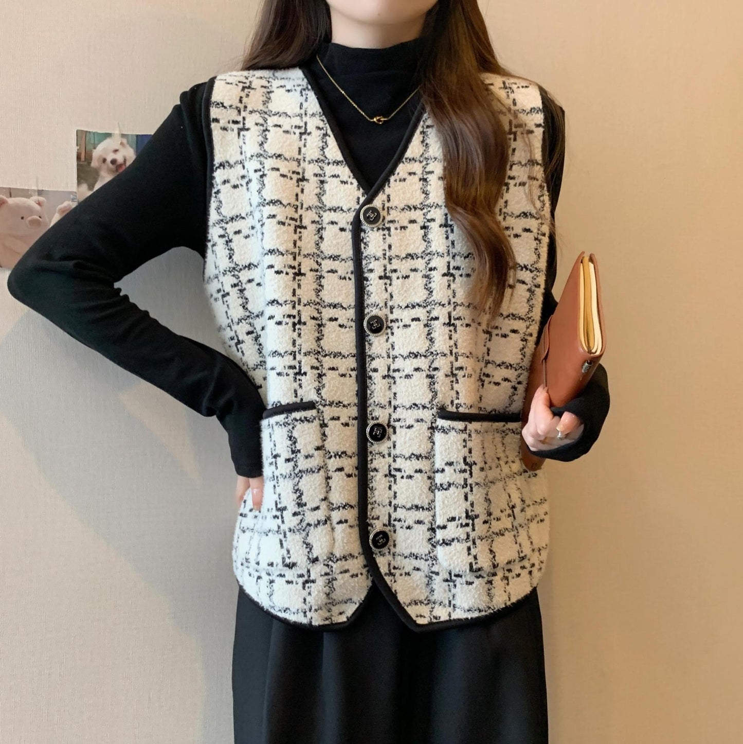 Women's fashionable vest with contrasting pockets NOVAE