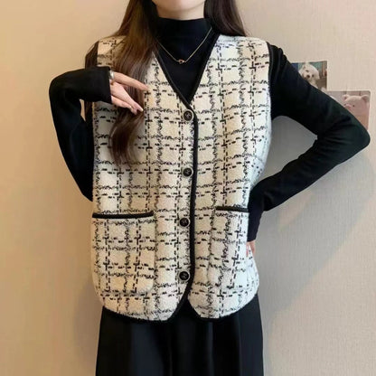 Women's fashionable vest with contrasting pockets NOVAE