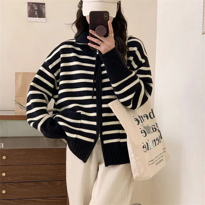 Women's cardigan with a modern striped pattern and practical pockets NOVAE