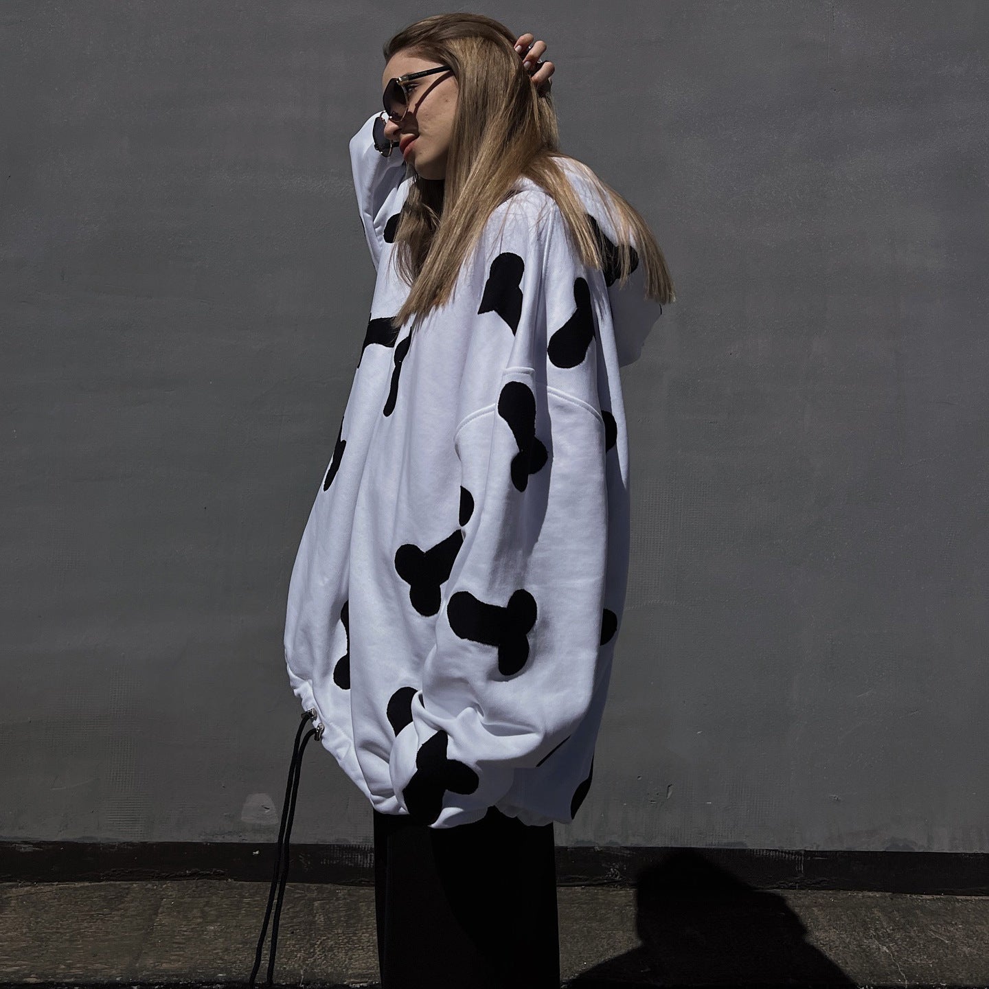 Women's hoodie with a creative heart motif and a casual oversized cut NOVAE