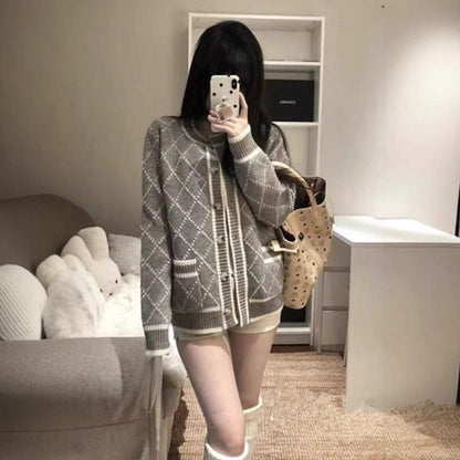Women's fashionable knit cardigan with elegant diamond pattern and gold buttons NOVAE