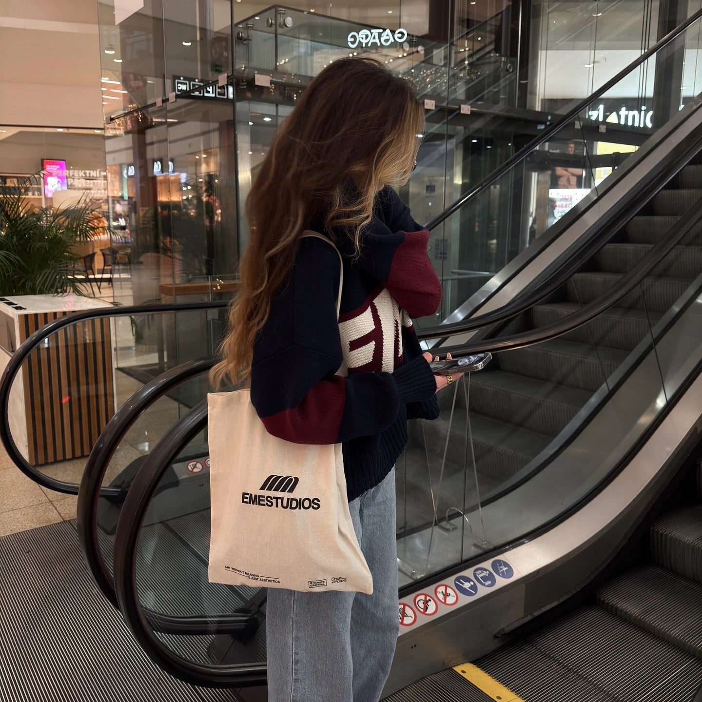 Women's sporty knit sweater with creative graphic design and casual cut NOVAE