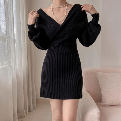 Women's Elegant Knit Dress with V-Neck and Textured Top NOVAE