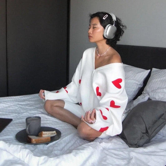 Women's comfortable sweatshirt with heart motif and relaxed fit NOVAE