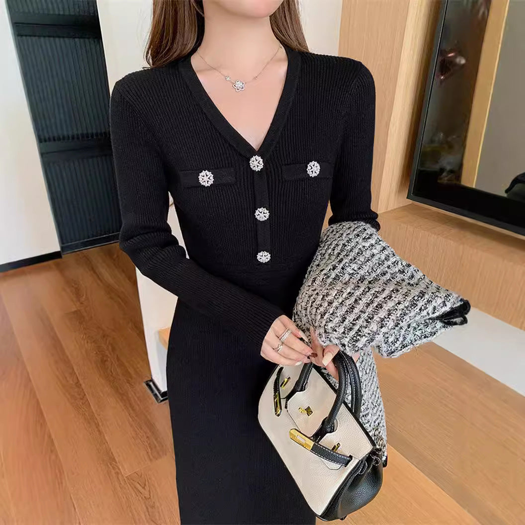 Women's Elegant Maxi Dress with V-Neck and Button Details NOVAE