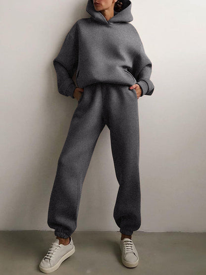 Women's sporty loungewear set with oversized hoodie and comfortable jogging pants NOVAE