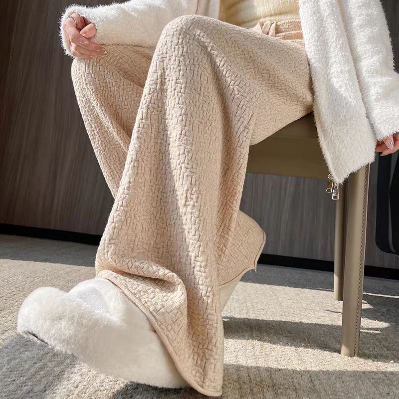 Women's comfortable lounge trousers in an elegant cut NOVAE