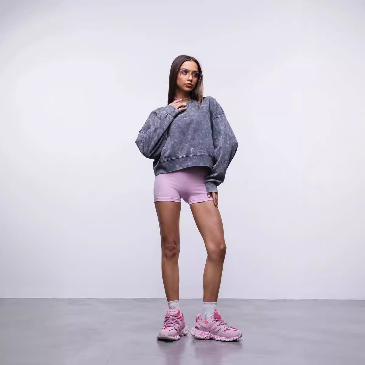 Women's cropped sweatshirt with wide sleeves and fashionable wash effect NOVAE