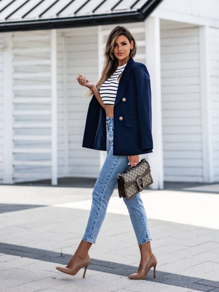 Women's elegant blazer with double-stitched buttons and a modern cut NOVAE