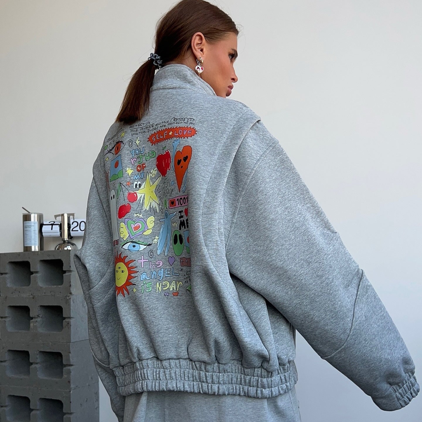 Women's casual sweatshirt with creative all-over print and voluminous sleeves NOVAE