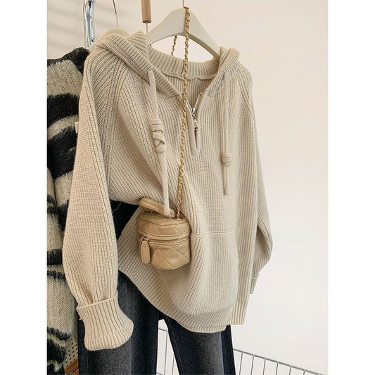 Women's casual hoodie with structured rib design and sensual zipper NOVAE