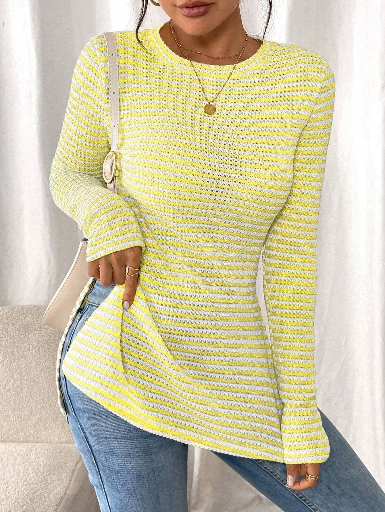 Women's long-sleeved shirt with a modern knit pattern and side slits NOVAE