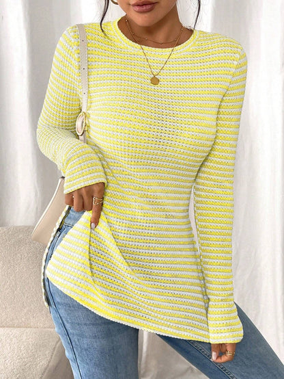 Women's long-sleeved shirt with a modern knit pattern and side slits NOVAE