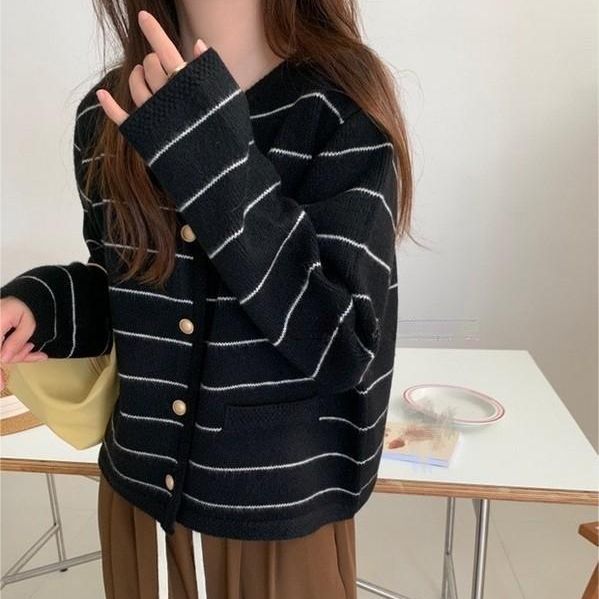 Women's cozy cardigan with fine stripes and practical pockets NOVAE