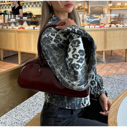 Women's handbag in an elegant retro design with ergonomic carrying handle NOVAE