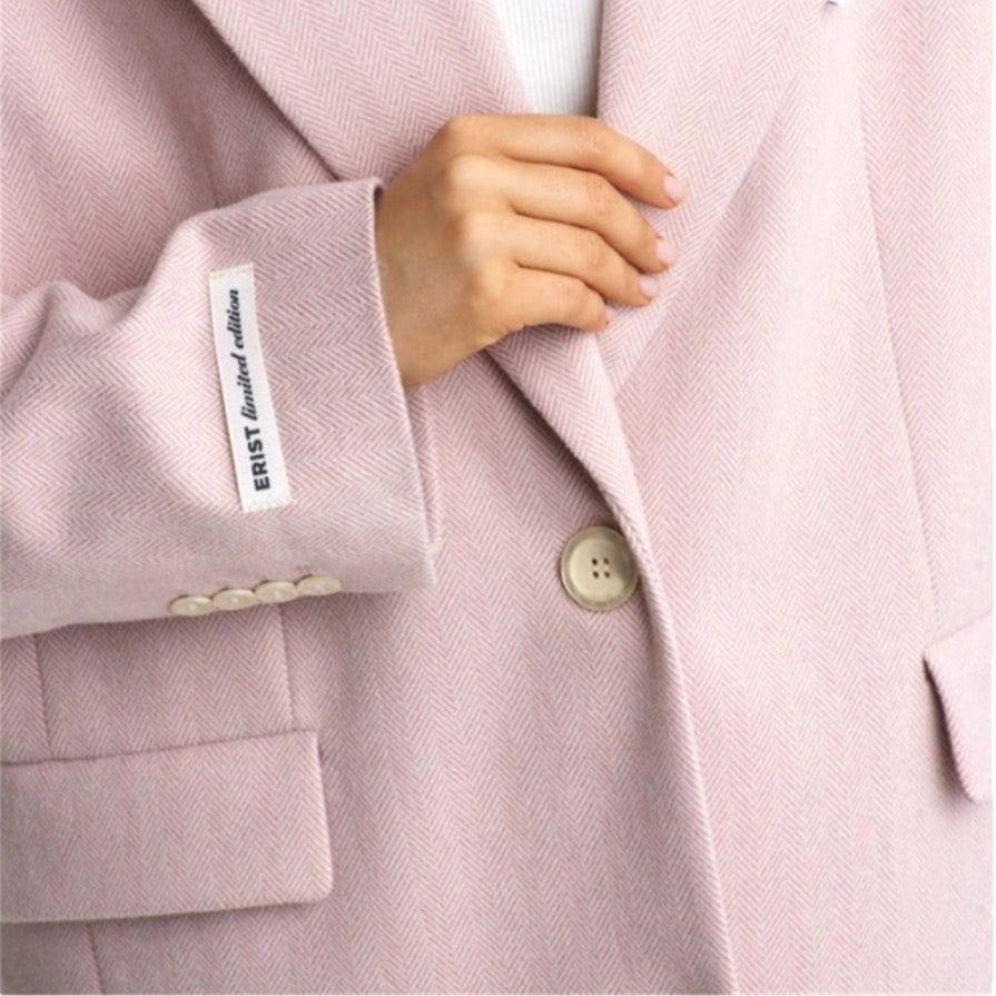 Women's elegant blazer in a modern cut with minimalist details NOVAE