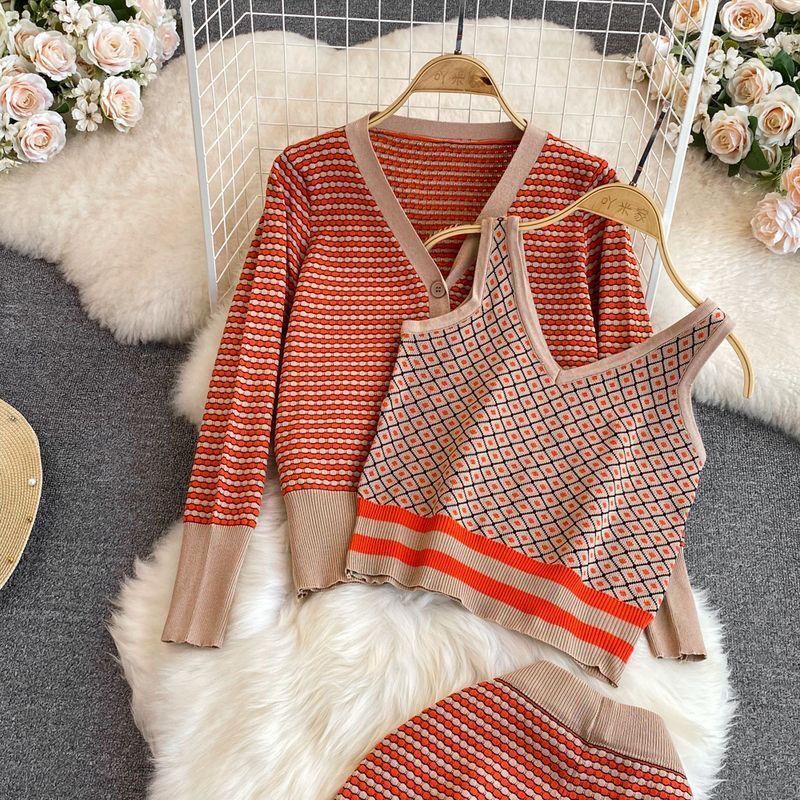 Women's stylish knit loungewear set with deep V-neck and wide-leg trousers NOVAE