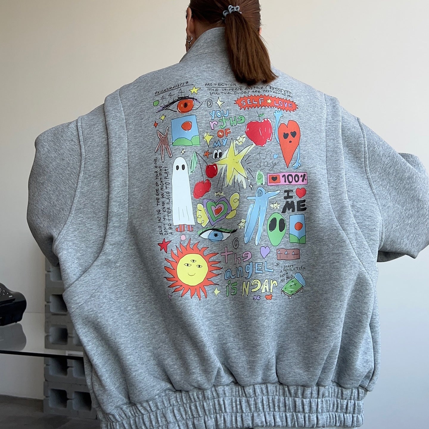 Women's casual sweatshirt with creative all-over print and voluminous sleeves NOVAE