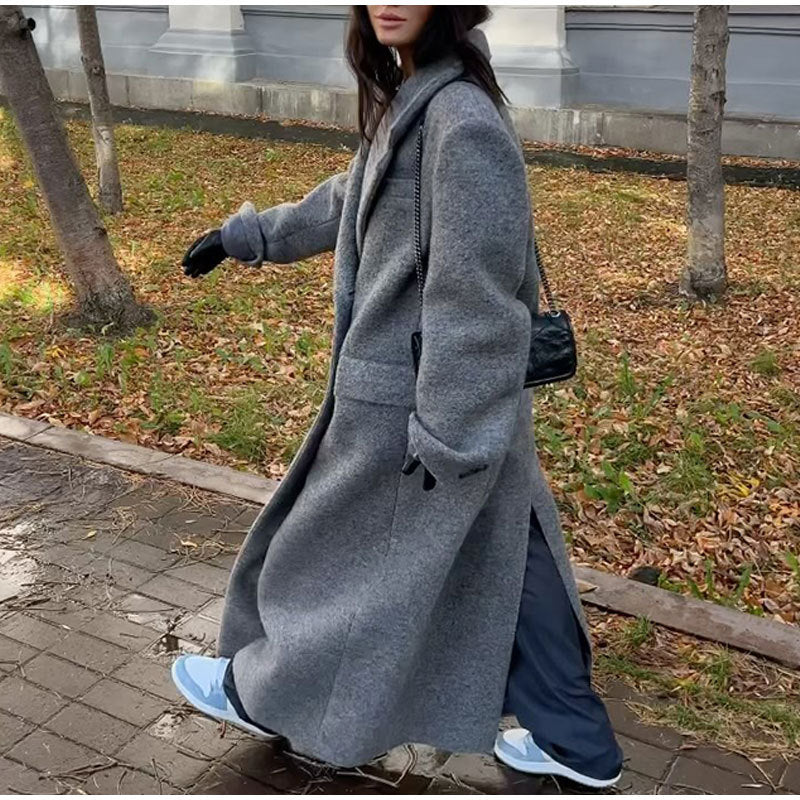 Women's oversized wool coat in the elegant NOVAE design