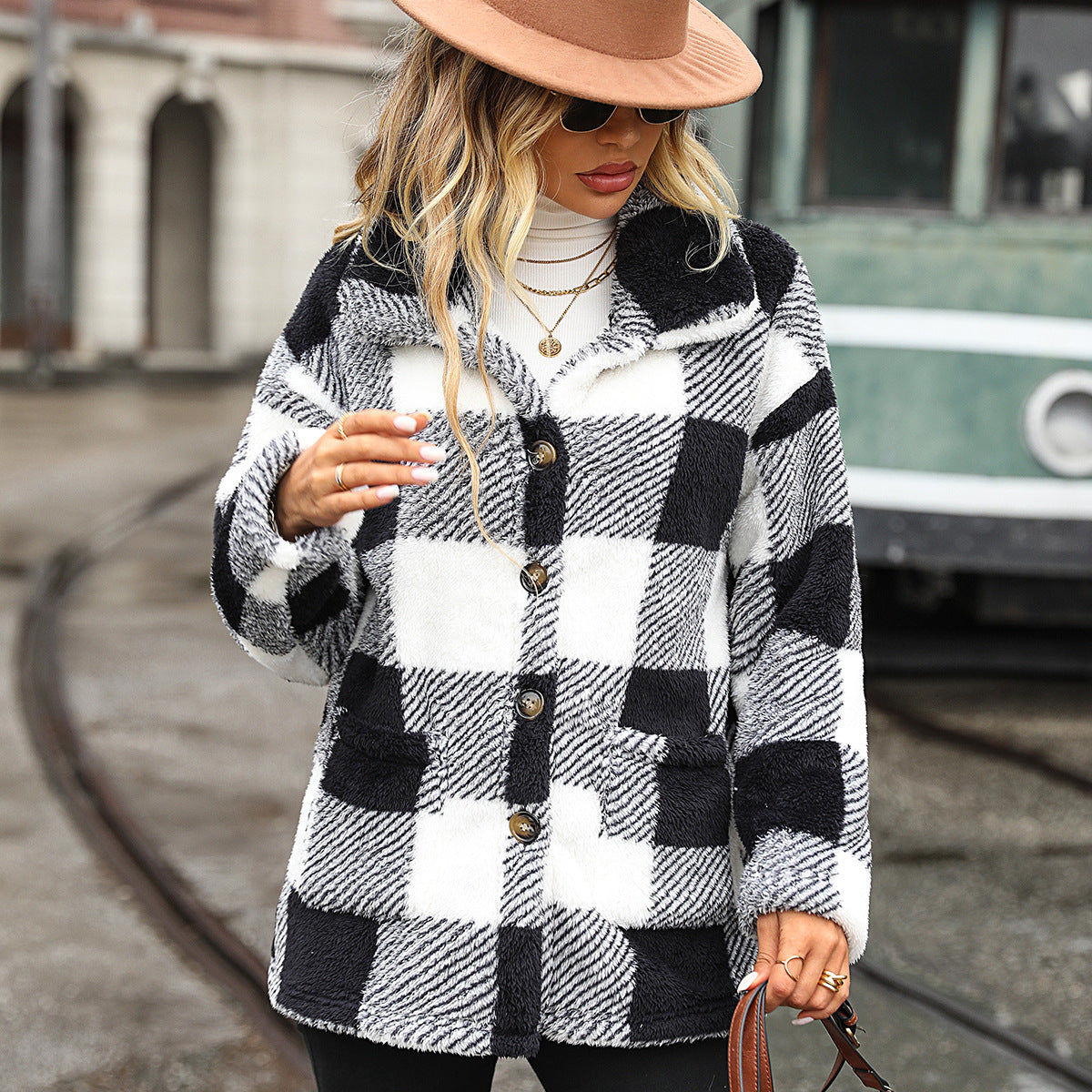 Women's plush jacket with trendy check pattern and practical pockets NOVAE