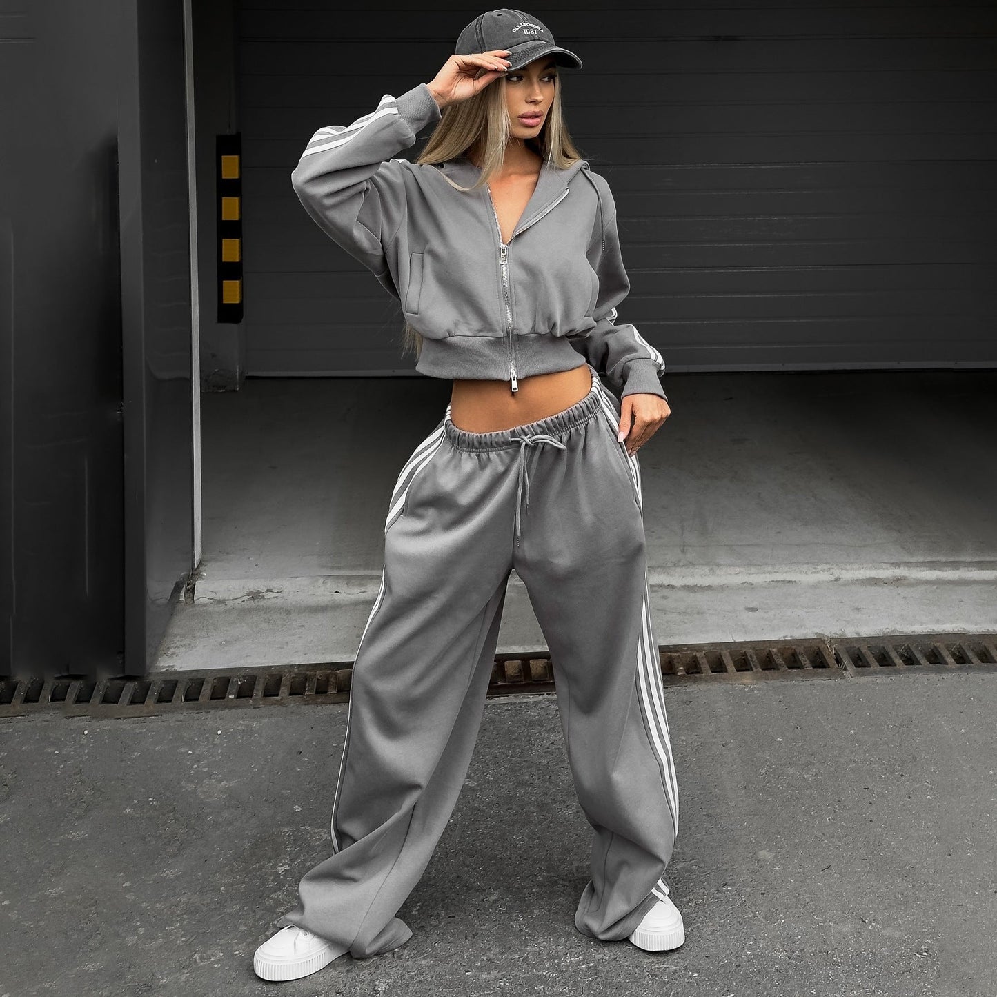 Women's sporty cropped hoodie with practical zippers and contrasting side stripes NOVAE