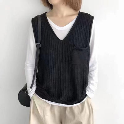 Women's knitted vest with V-neck and practical chest pocket NOVAE