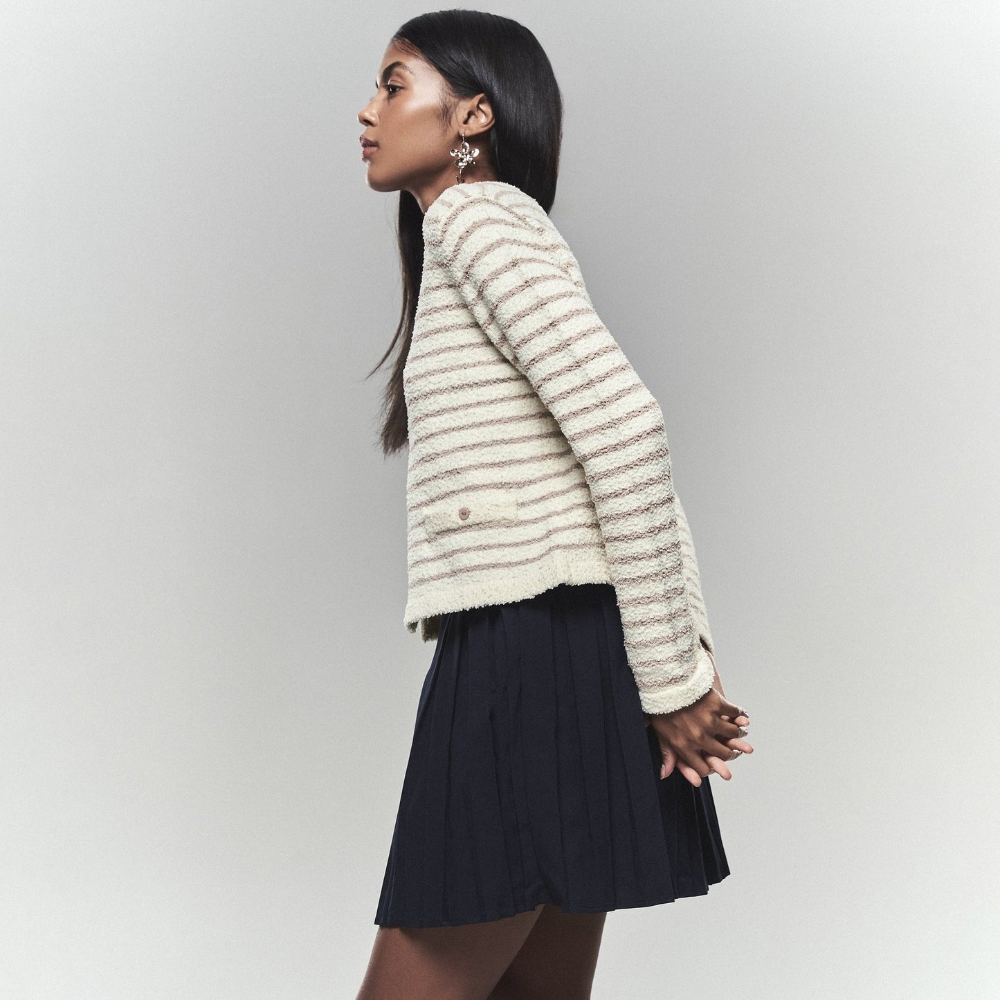 Women's cardigan with elegant button details and a casual cut NOVAE