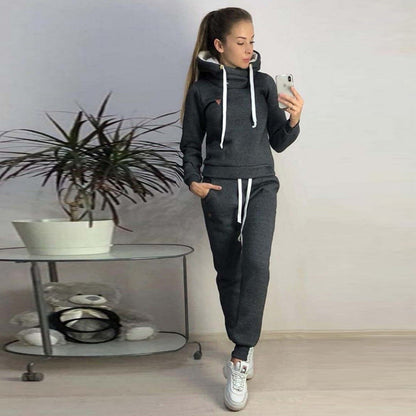 Women's sporty hoodie set with a comfortable fit and elasticated trousers NOVAE