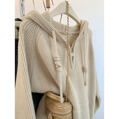 Women's casual hoodie with structured rib design and sensual zipper NOVAE