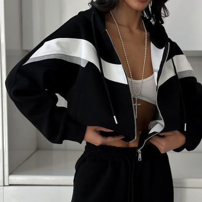 Women's sporty jogging suit set with a modern cut and trendy accents NOVAE